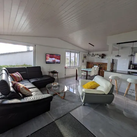 Renovated With Hottub La Neuveville