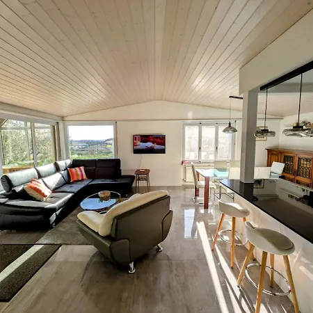 Renovated With Hottub