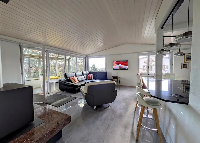 Renovated With Hottub La Neuveville